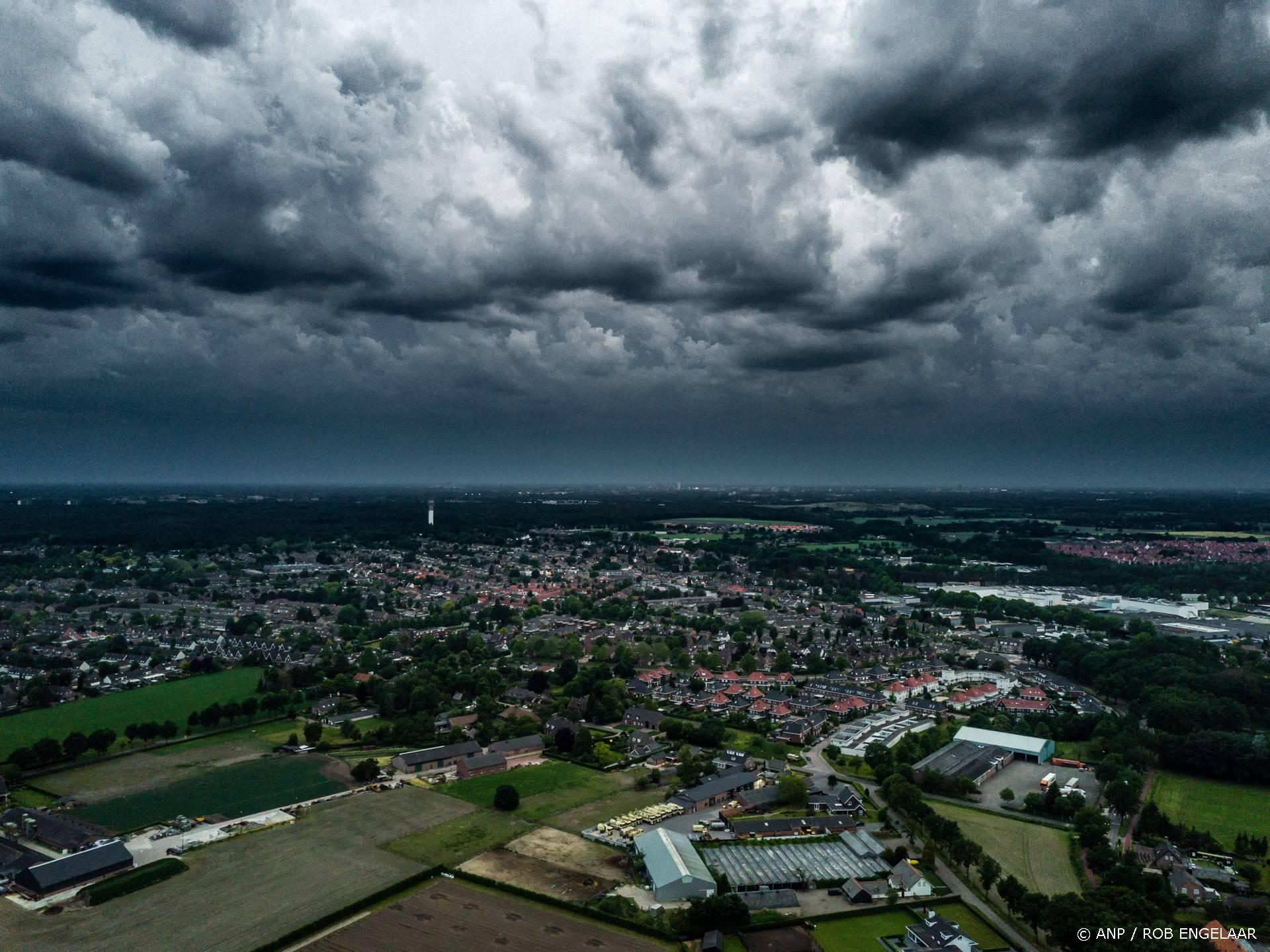 KNMI code oranje: Zware onweersbuien 3 provincies