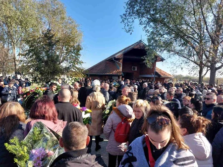 Sahrana devojčica i deke koji su stradali na Železničkoj stanici Novi Sad
