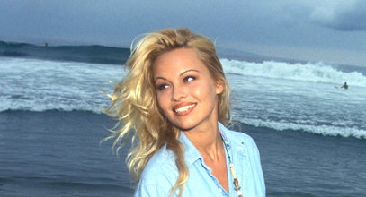 Pamela Anderson pozuje, jak w "Słonecznym Patrolu". Jak dziś wygląda gwiazda w bikini?