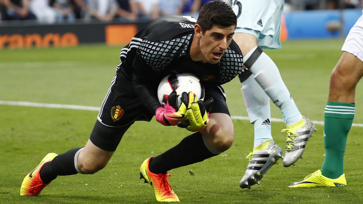 Thibaut Courtois postrachem rywali, i to nie ze względu na swoje interwencje. Bramkarz reprezentacji Belgii i Chelsea od kilkunastu dni ma przekrwione lewe oko. - Na Halloween to pasowało, tyle że to dalej nie schodzi - stwierdził 24-letni golkiper, któremu uraz na szczęście nie przeszkadza w grze.