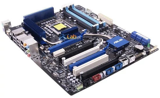 Pięć złączy PCI Express ×16 to na płytach z LGA1156 rzadkość