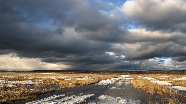 Zróżnicowana pogoda w czwartek, wystąpią opady i lokalne burze