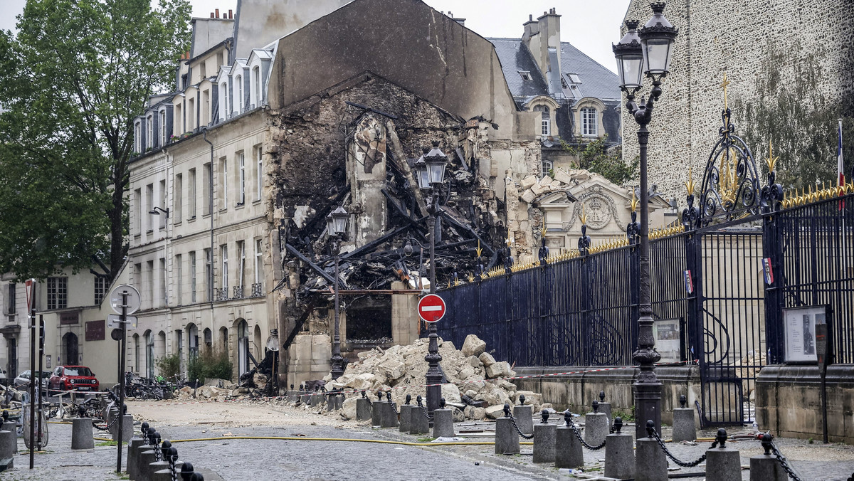 Zawalony budynek po eksplozji w Paryżu