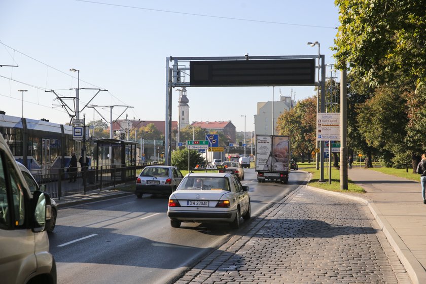 Tablica informująca o korkach