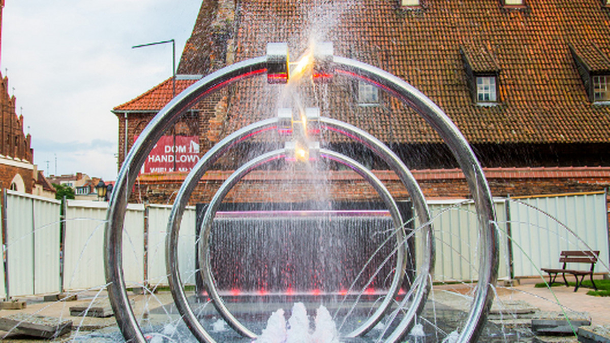 W piątek wieczorem gdańszczanie po raz pierwszy zobaczyć będą mogli nową fontannę na Placu im. Jana Heweliusza w Gdańsku. Inauguracji towarzyszyć będzie wodno-taneczny spektakl.
