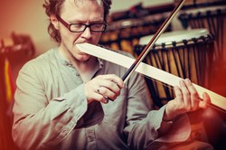 Jednoosobowa orkiestra na 100 instrumentów