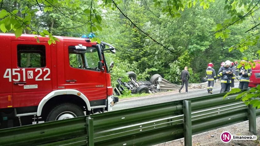 Limanowa. Bus zderzył się z ciężarówką. Jest wielu rannych