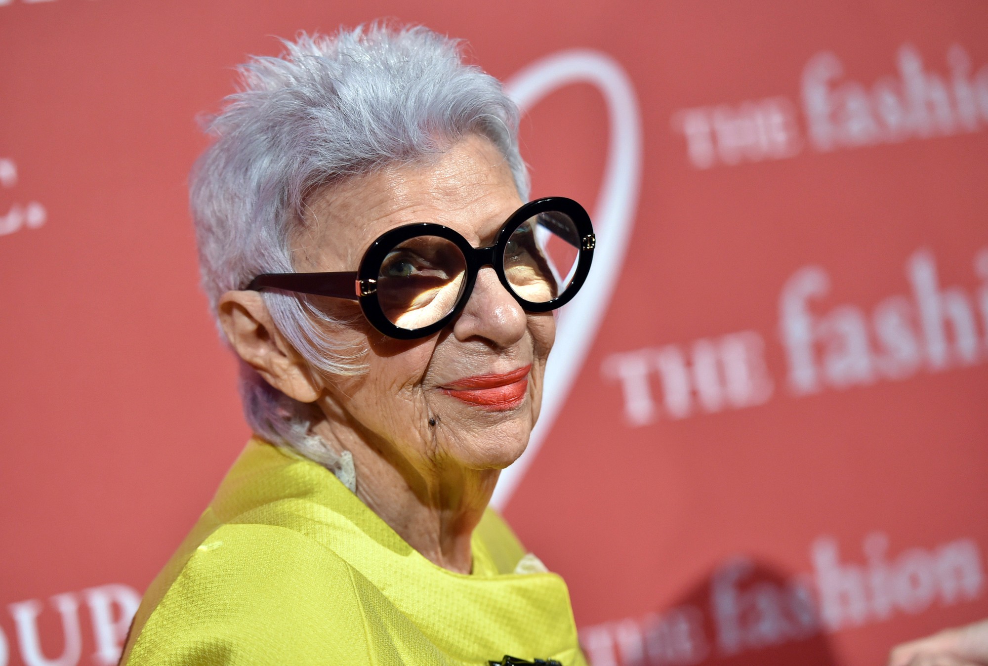 Zomrela Iris Apfel.