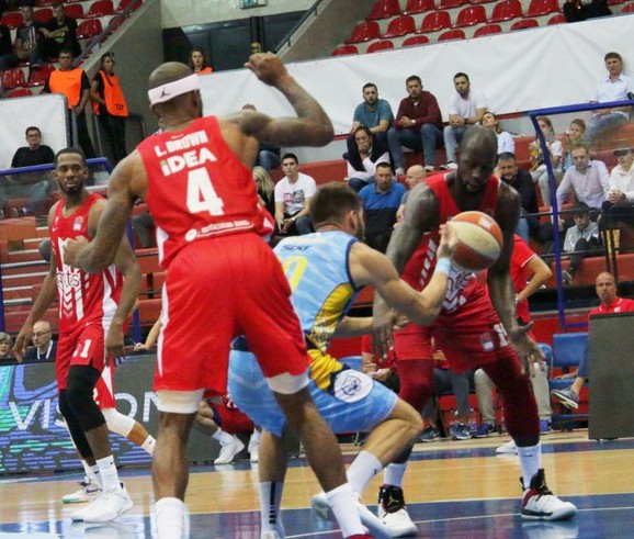 KK Crvena zvezda doživela je neuspeh u ABA Superkupu, izgubivši od Primorske četvrtfinalu, ali njihov tim deluje zaista zastrašujuće sa novim akvizicijama