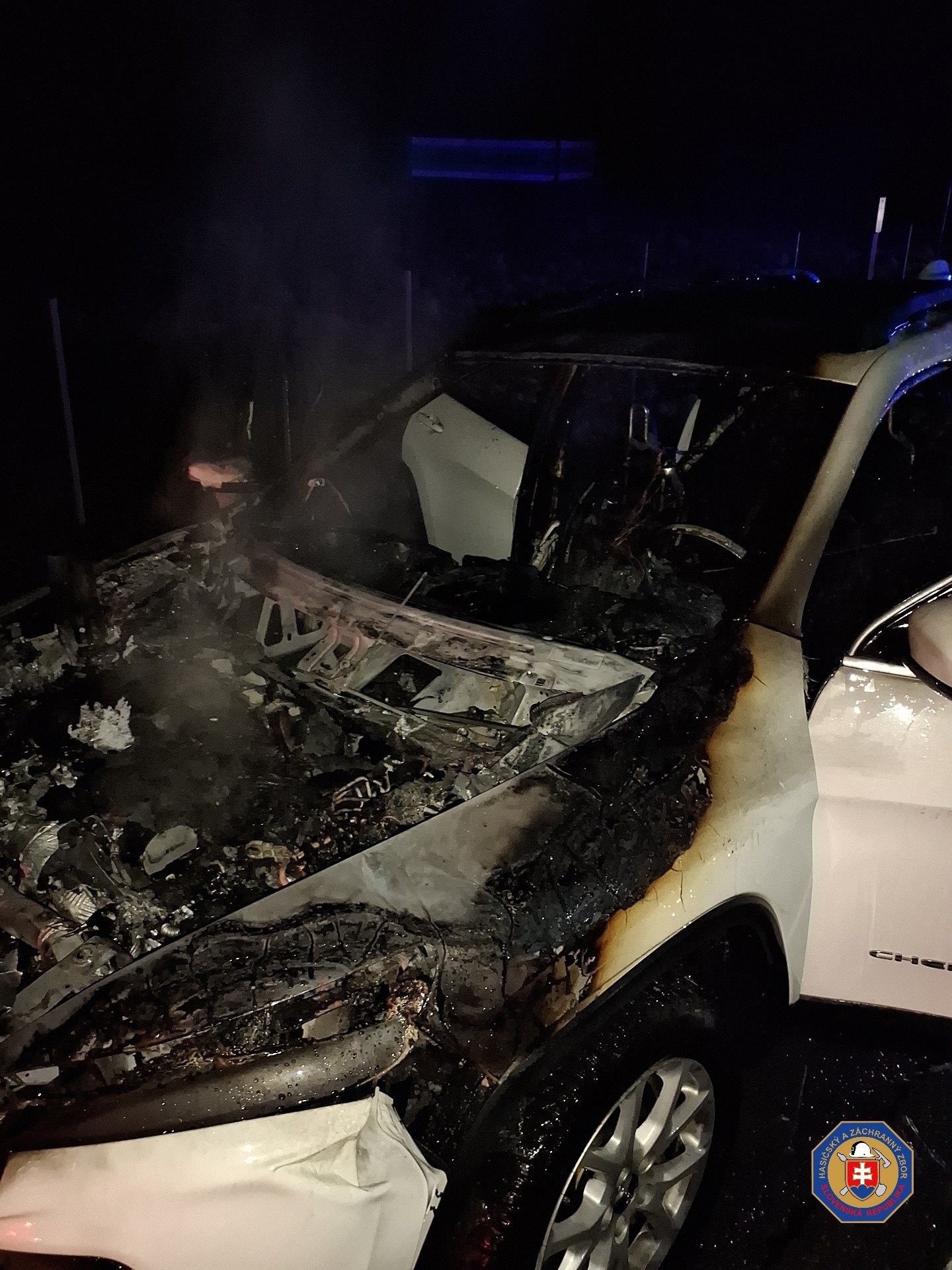 Na R1 pri Žiari nad Hronom zasahovali hasiči pri požiari automobilu.