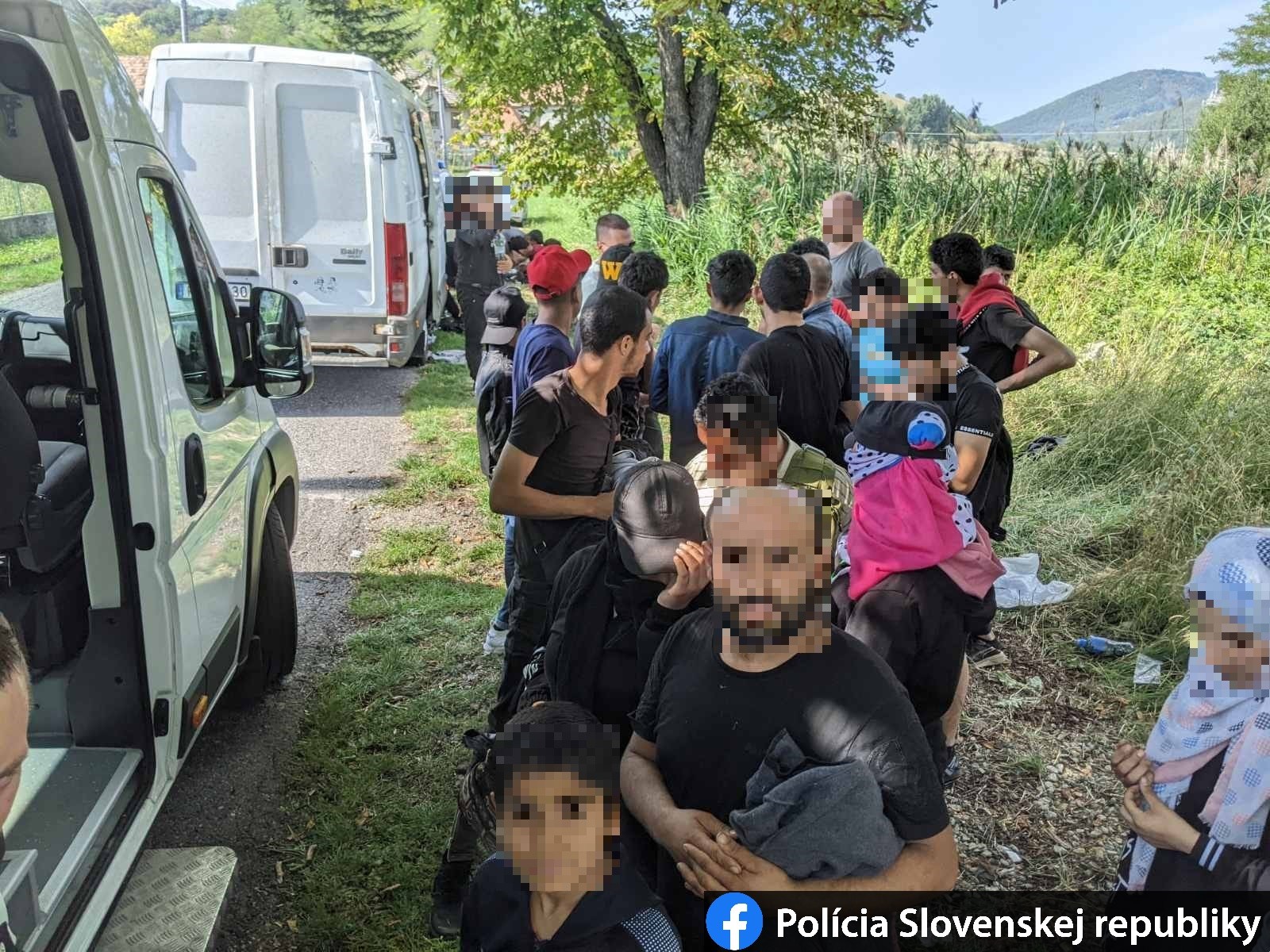 Srbský prevádzač mal v dodávke 36 nelegálnych migrantov. 