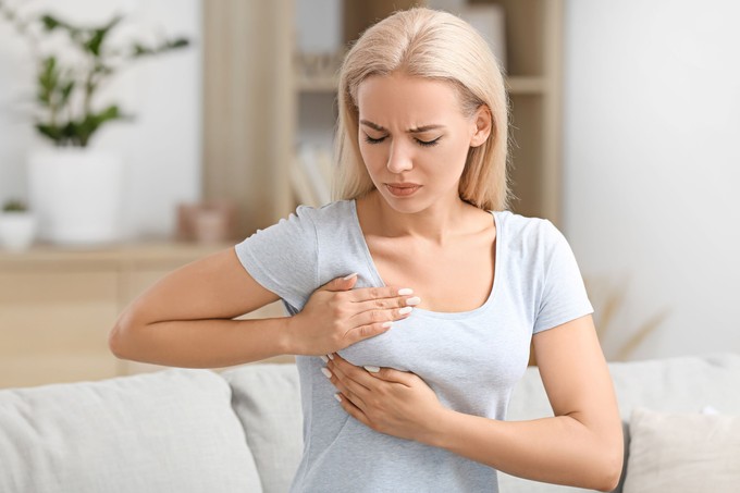 Lehet, hogy eddig rosszul tudta: nem csak csomóval jelezhet a tumor! Ez a mellrák 7 szokatlan tünete