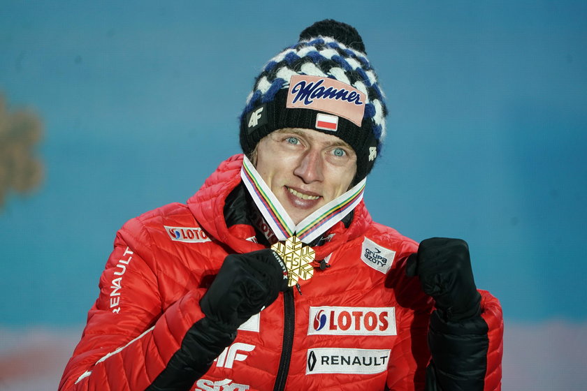 Mistrz świata w skokach narciarskich w ubiegłym roku skończył kurs szybowcowy