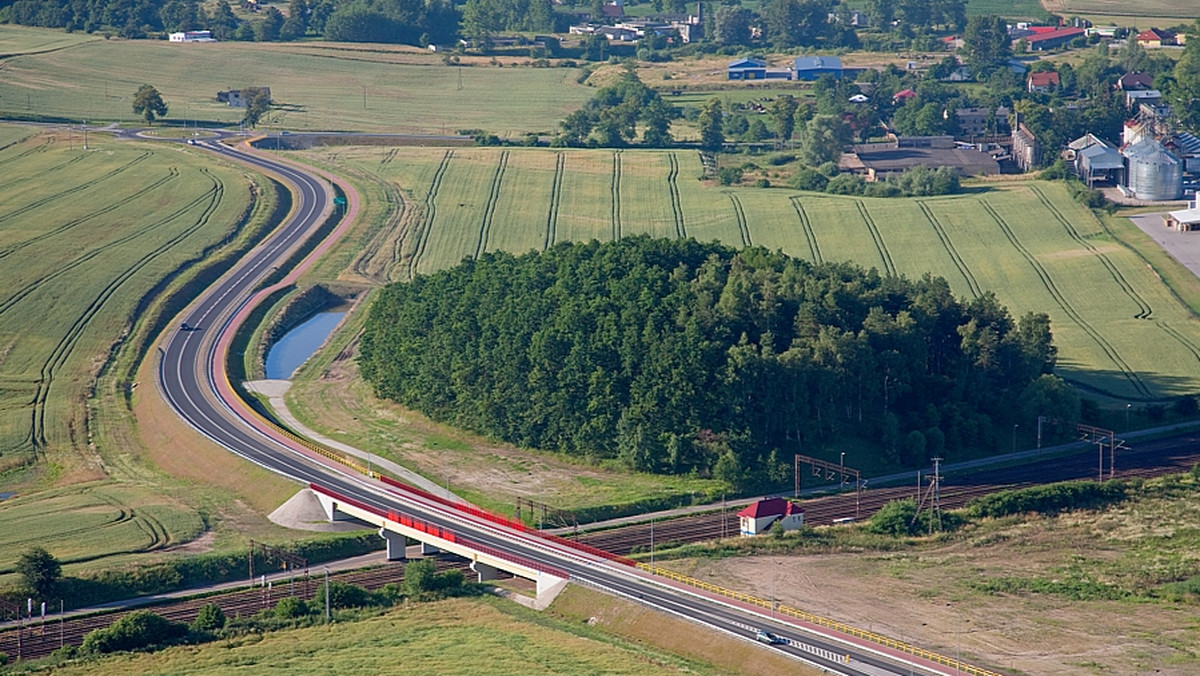 Do użytku oddano w piątek ponad 2,4 km obwodnicę Pruszcza Gdańskiego. Jej wartość wyniosła 61 mln zł i została sfinansowana po połowie z budżetu miasta oraz z dotacji Unii Europejskiej. To największa inwestycja w historii Pruszcza Gdańskiego.