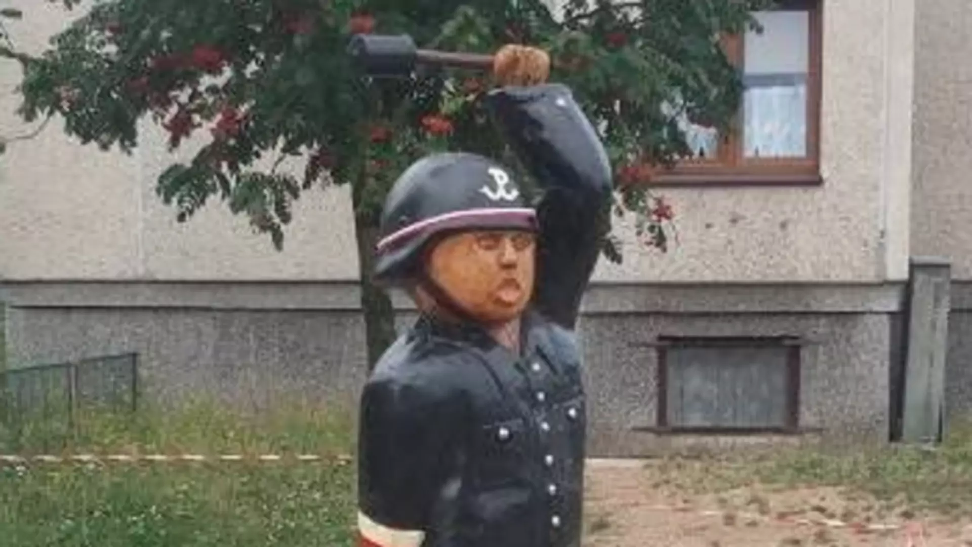 W Legnicy stanęła rzeźba powstańca. Mieszkańcy zamiast z dumy, pękają ze śmiechu