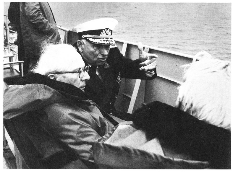 Propagandowe publikacje. Pierwszy Sekretarz SED Erich Honecker wizytuje okręty Ludowej Marynarki Wojennej NRD, 1984 r.