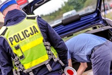 Kary na stacjach paliw. Sprawdzają oznaczenie na dnie kanistra. Kierowcy zaskoczeni mandatami