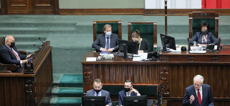 Debata nad projektem budżetu. Opozycja mówi o zwiększaniu długu, PiS o programach społecznych