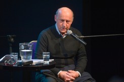 Były dziennikarz Trójki zebrał więcęj niż chciał, więc zrobi... Szekspira z Fronczewskim