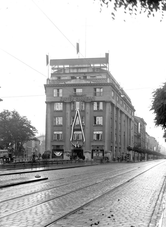 Pałac Prasy w Krakowie udekorowany z okazji XI Zjazdu Polaków z Zagranicy (1934)