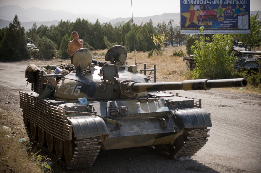 Rosyjski czołg na jednej z gruzińskich ulic. Zdjęcie wykonano 15 sierpnia 2008 r.