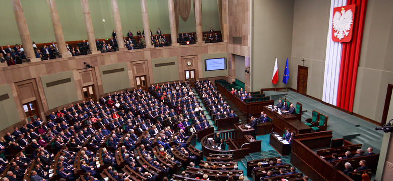 Posłowie dostali zwrot pieniędzy. Sejm znalazł furtkę. "Wkradły się błędy"