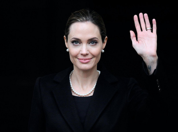 Angelina Jolie podjęła słuszną decyzję? Onkolog odpowiada
