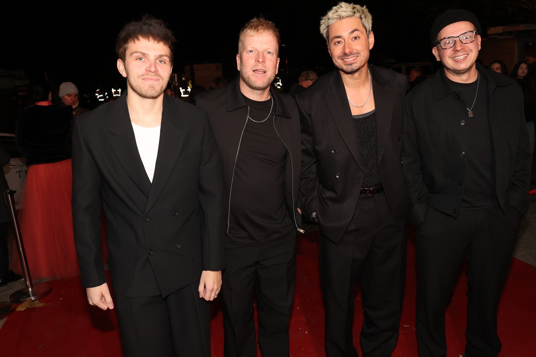 Bronzový slávik patrí skupine Mirai.