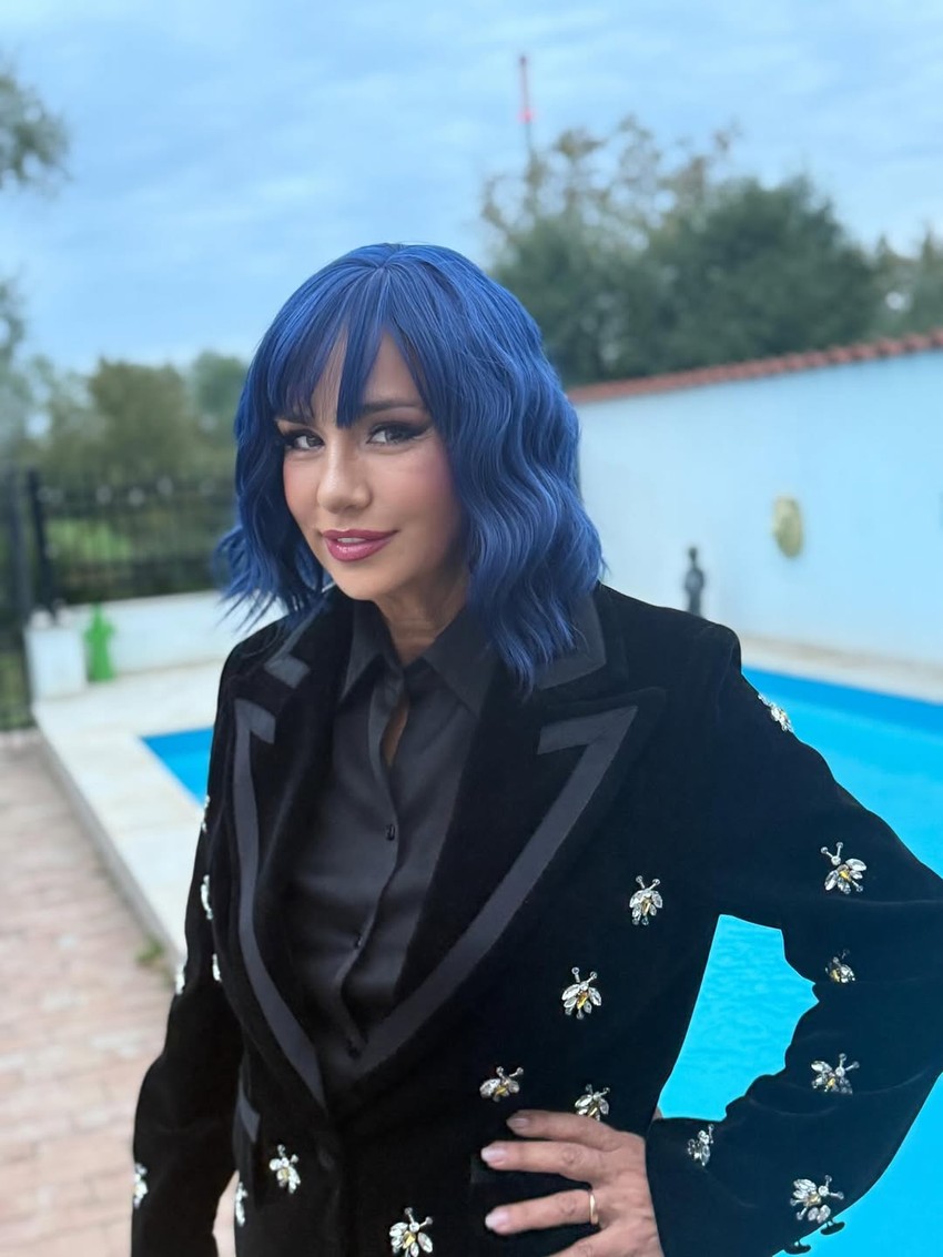 Alka Vuica ofarbala kosu u plavu boju