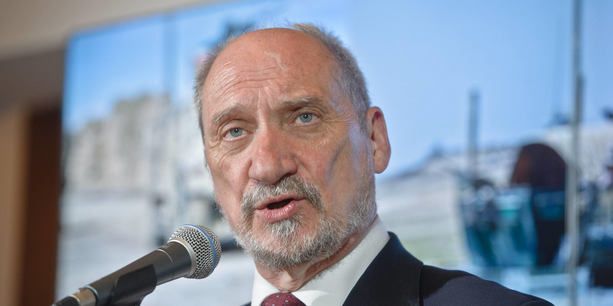 Macierewicz słabnie. Ma obsesję na punkcie swojego bezpieczeństwa