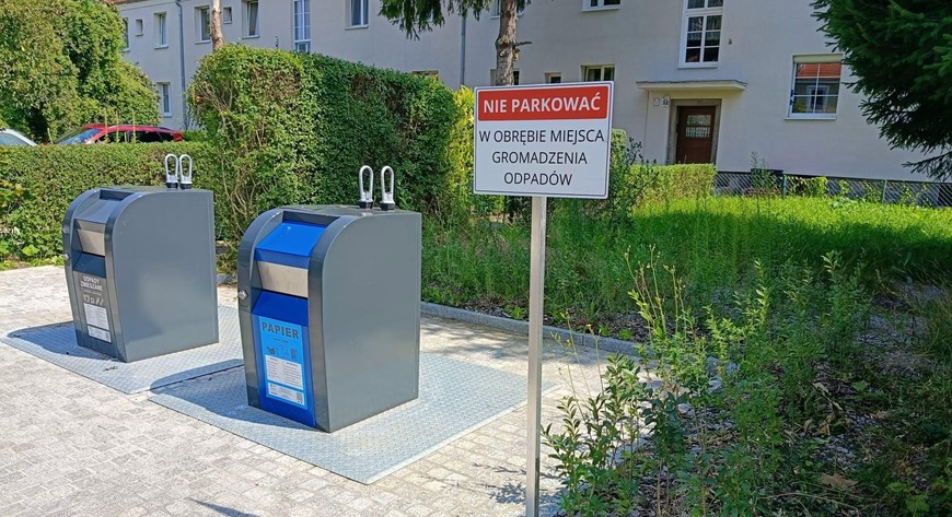Nowoczesne kubły na śmieci na Sępolnie