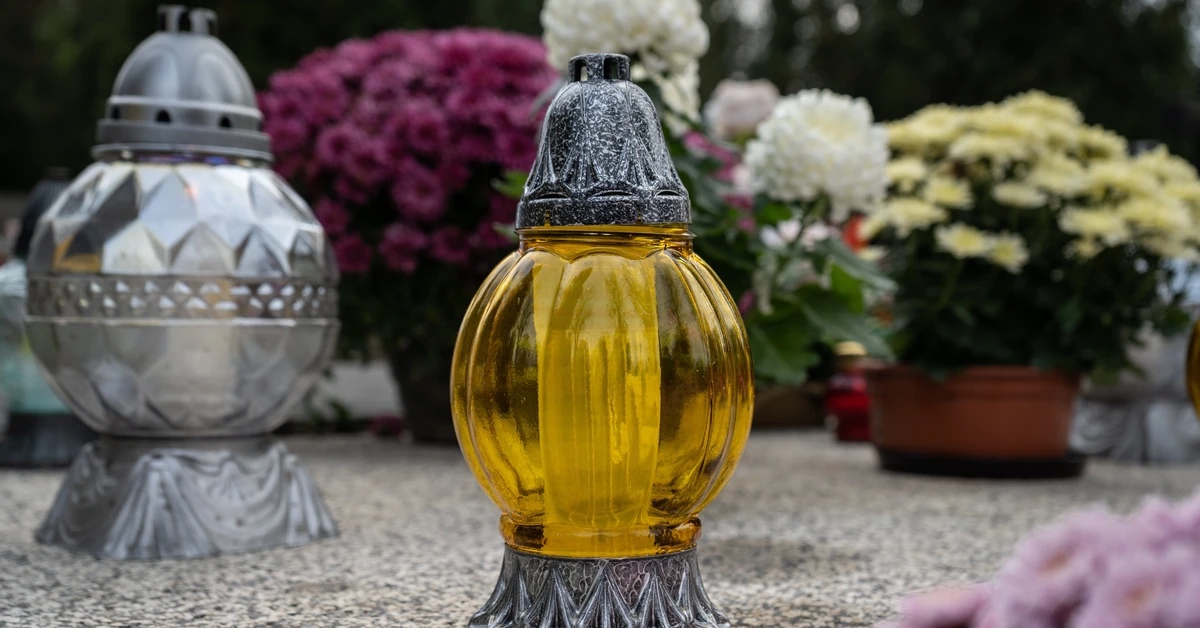 Znicze najnowszej generacji podbijają cmentarze i powoli wypierają tradycję. Kosztują majątek. Ile dokładnie?