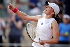 Francuskie media: Świątek ucieka z pułapki