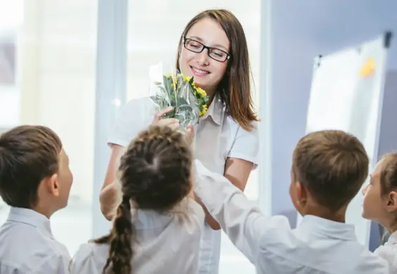 Dzień Nauczyciela już w ten poniedziałek. Jakie życzenia umieścić na kartce?