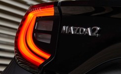 Mazda 2 Hybrid tańsza niż Toyota Yaris. Cena i wyposażenie robią różnicę