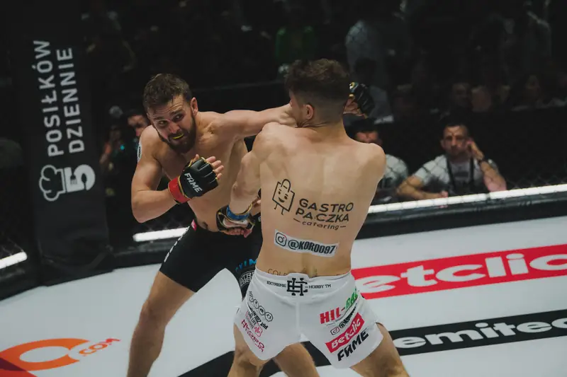 Patryk &quot;Ryba&quot; Karaś podczas walki w ramach Fame MMA