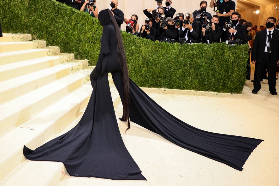 Kim Kardashian a 2021-es Met gálás szettjével minden vörös szőnyeges szabályt felülírt