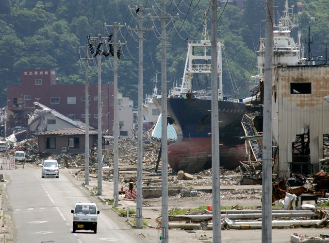 Statek na ulicy w Kesennuma