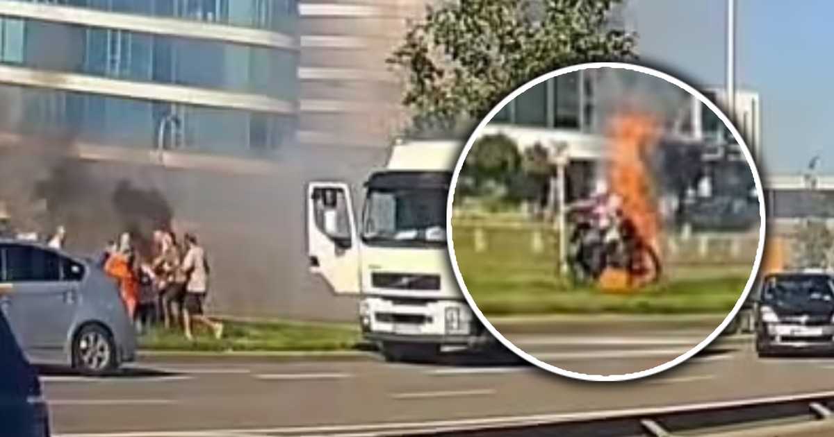 Chwile grozy w Warszawie. Jechał elektrycznym wózkiem inwalidzkim i zaczął się palić