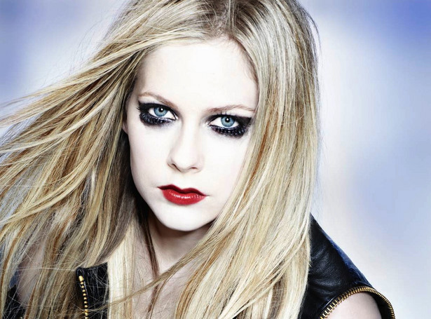 Avril Lavigne ma problemy i prosi o modlitwę