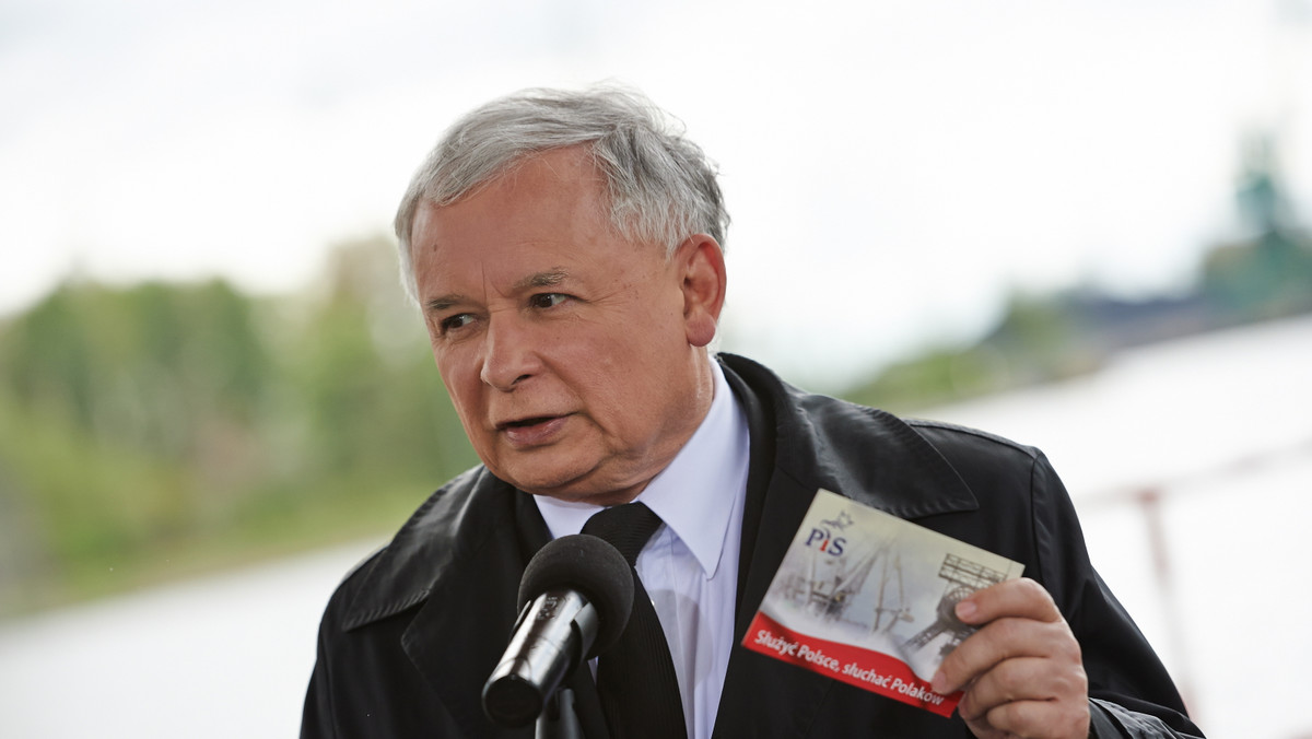 Szef PiS Jarosław Kaczyński uważa, że służba zdrowia nie może być oparta na zasadzie, zgodnie z którą wszystko przelicza się na pieniądze. A tak się dzieje w służbie zdrowia zarządzanej przez obecny rząd - ocenił. Zapowiedział, że PiS chce m.in. odejść od komercjalizacji szpitali.