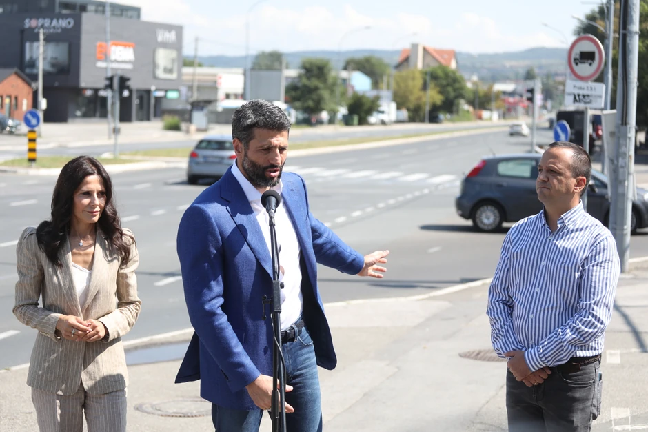 Aleksandar Šapić obišao rekonstruisanu Višnjičku ulicu na Paliluli