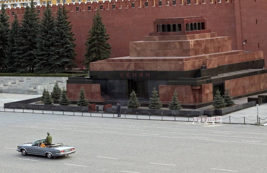Lenjinov mauzolej na Crvenom trgu u Moskvi u kojem se nalazi Lenjinovo balsamovano telo