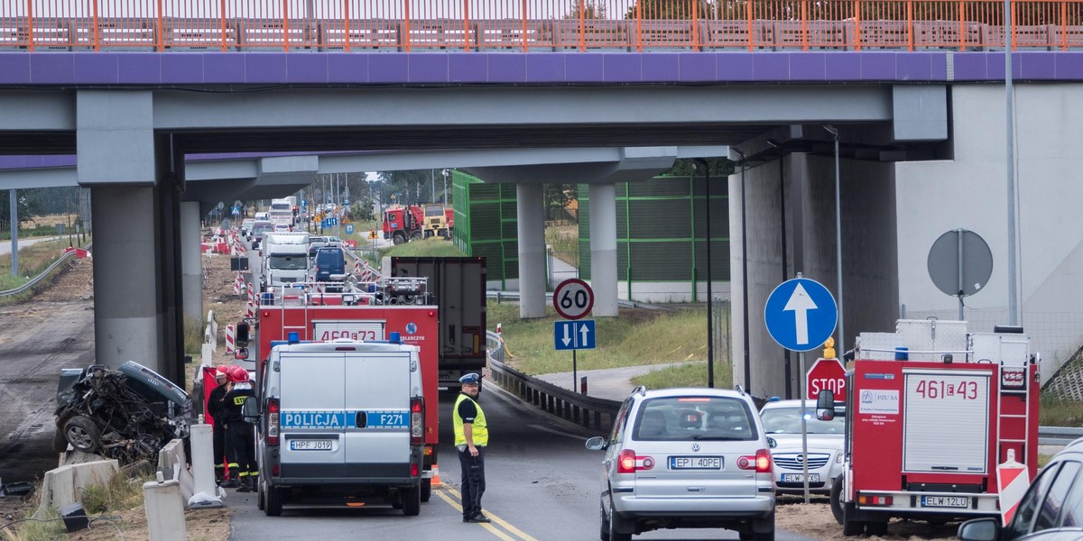 Głuchów, audi, wiadukt, wypadek