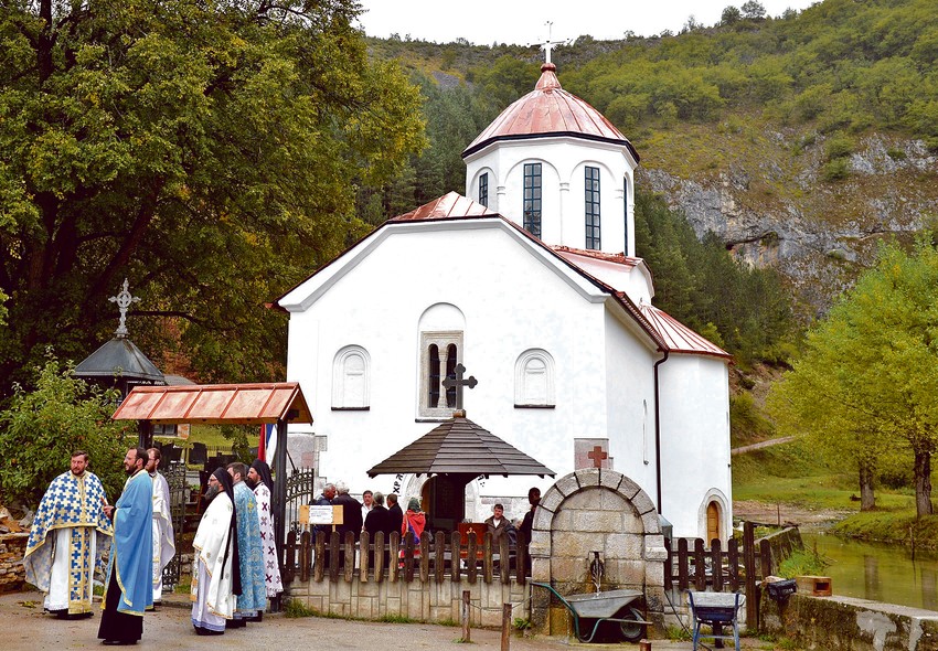 Crkvu decenijama nagrizala vlaga