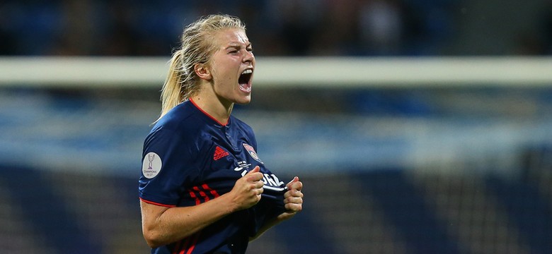 Amandine Henry, kapitan reprezentacji "trójkolorowych" piłkarek przewodniczącą jury Miss Francji