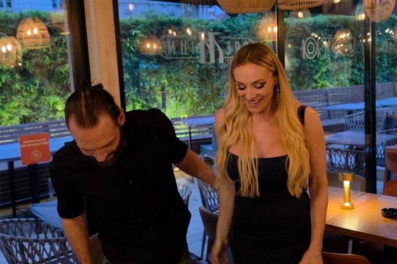 OSTAVILA GA ZBOG ALKOHOLA, PA MU SE VRATILA Anabela nakon mnogo vremena u javnosti sa mužem - Andrej pustio kosu: "Luna i Marko neće doći" (Video)