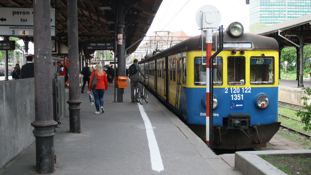 Przedłużenie trasy kolejowej SKM do Wejherowa, budowa węzłów przesiadkowych m.in. w Kartuzach, Lęborku i Pucku, wymiana taboru kolejowego – to główne plany samorządu województwa w zakresie modernizacji publicznego transportu kolejowego w woj. pomorskim.