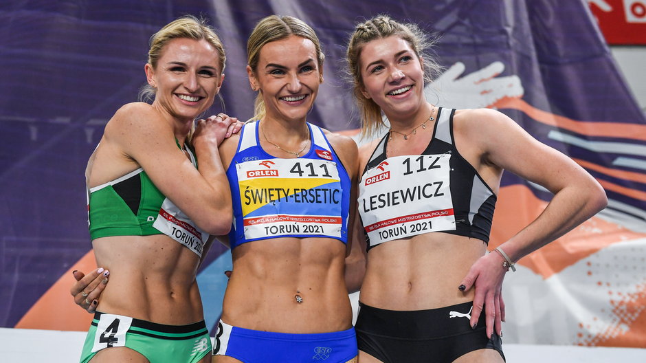 Od lewej: Małgorzata Hołub-Kowalik (AZS UMCS Lublin), Justyna Święty-Ersetic (AZS AWF Katowice) i Kornelia Lesiewicz (AZS AWF Gorzów Wielkopolski).