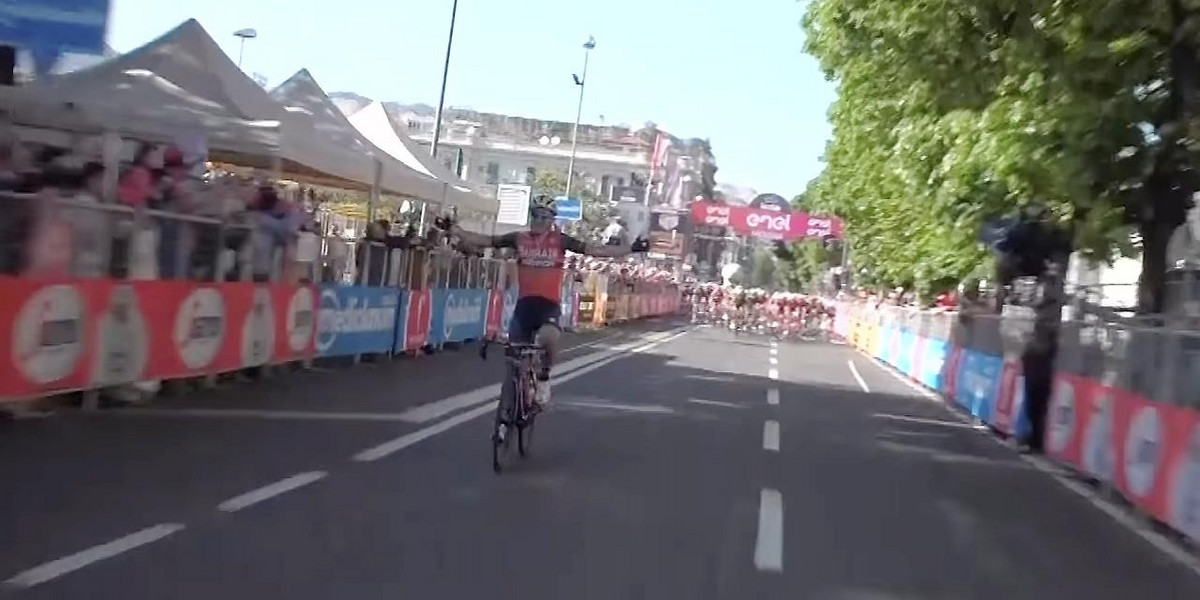 Luka Pibernik myślał, że wygrał etap Giro d'Italia. Wpadka kolarza